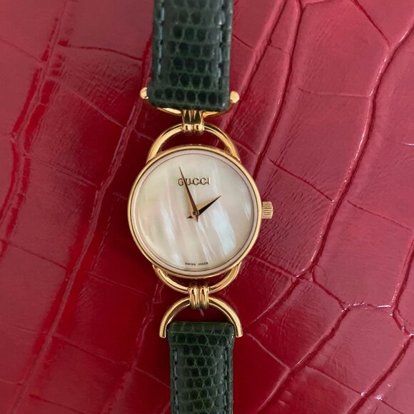 Rare 90s Gucci watch 6000.2 L series, Green lizard band, Mother of Pearl face - Picture 1 of 3